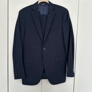 Saks Mens Suit slightly Worn
